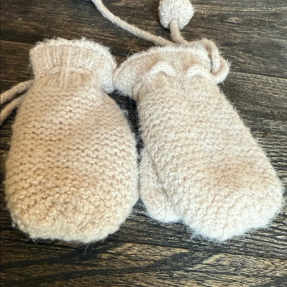 Cozy Cream Knit Mittens for toddlers